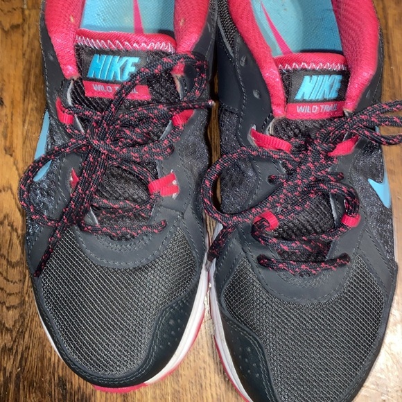 Nike Wild Trail Gray Pink/Blue running sneaker size 8 women’s - Picture 2 of 5